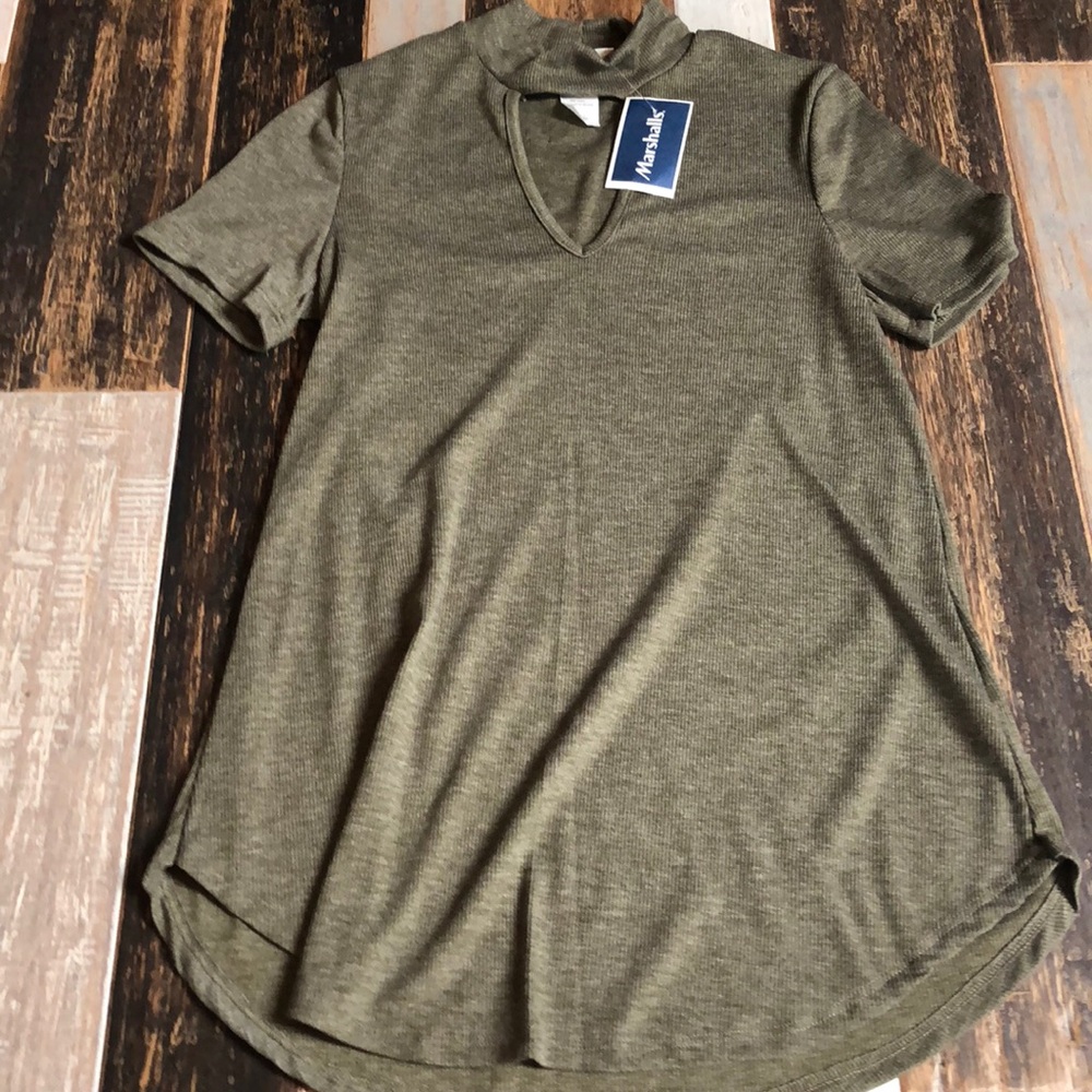 keyhole neck shirt